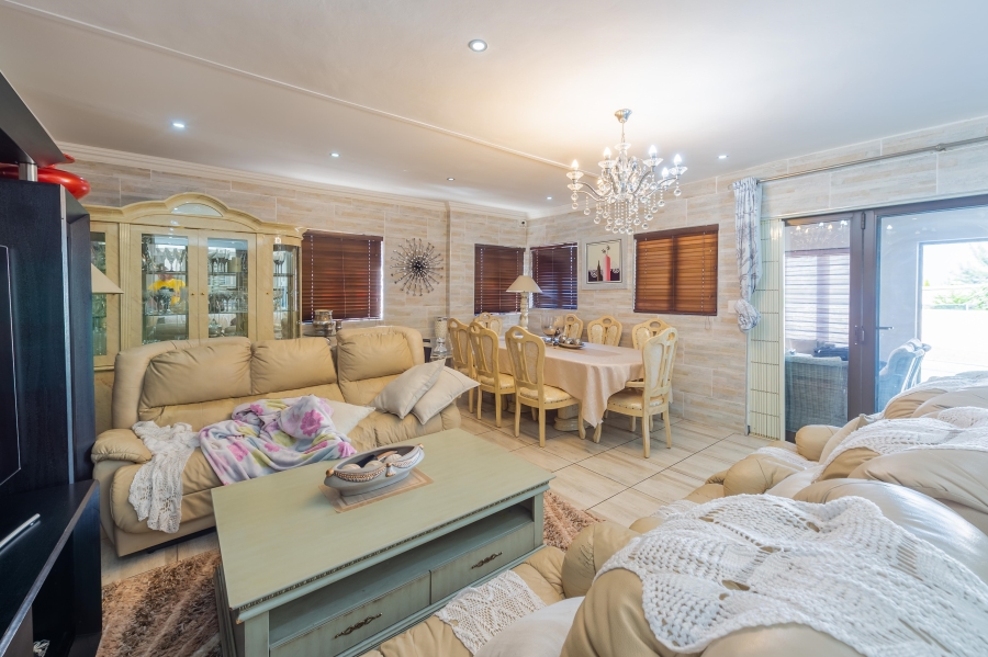 4 Bedroom Property for Sale in Geelhoutpark North West